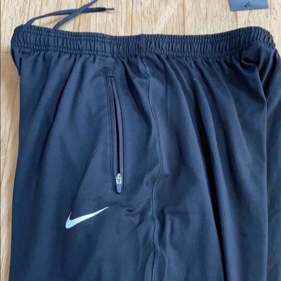 COPY - Men’s Nike Dry Element Pant very Small hole on the upper leg. - Picture 6 of 8